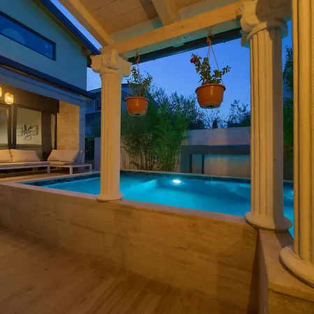 Hanna With A Private Heated Pool كرك
